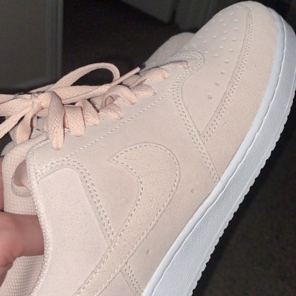 Nikes NWOT - Picture 3 of 3